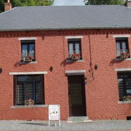 "A la douane", hotel in Hestrud