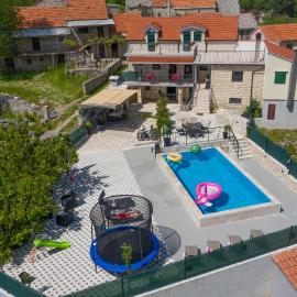 Holiday home Stipanovi Dvori with jacuzzi and pool