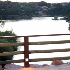 LAS CABAÑAS DEL LAGO más pase piscina las 2 columnas Del 1 junio 2026 al 30 agosto 2026, hotel a Còrdova