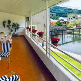 Casa de la Playa, hotel in Vega de Espinareda