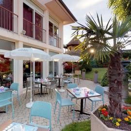 Hôtel de France Contact-Hôtel, hotel en Évian-les-Bains