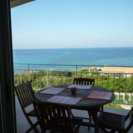 APPARTEMENT PIED DANS L EAU ET VUE MER MAGNIFIQUE, khách sạn ở Sartène