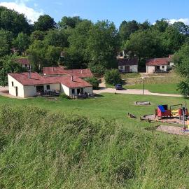 Bungalows du Lac de Rabais, hotel di Virton