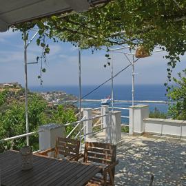 MARE VISTA: Évdhilos şehrinde bir otel