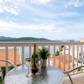 Apartments Knežević, hotel din Neum