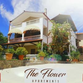 THE FLOWER APARTMENTS, hotel v Toroni