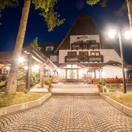 Arcso Fogado, hotel a Corund