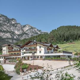 Hotel Dosses, hotel u gradu 'Tires'