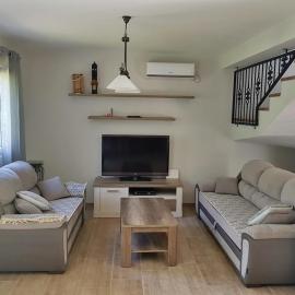 Vacation Home Naluka, hotel in Donji Morinj