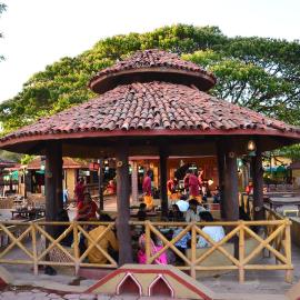 Nakhrali Dhani Resort, hotel a Indore