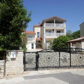 Apartments Domic, hotel in Banjole