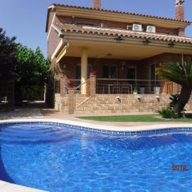 Casa Bergkamp, hotel u gradu Deltebre