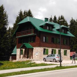 Apartments Durmitor โรงแรมในชาเบลียค