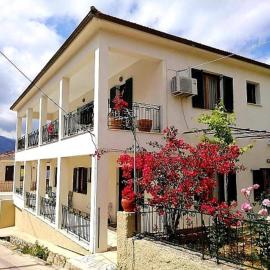 ESTIA Holiday Apartment & Studio