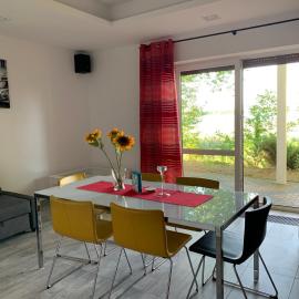 Yacht Club Apartamenty, хотел в Radzyń