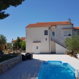 Holiday House ''Villa Flora'', hotel in Šibenik