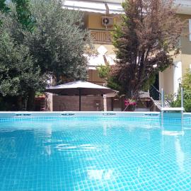 maisonette with garden، فندق في بيريا