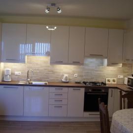Water view brand new Apartment, short stroll to beach, peaceful!, hotel in Košljun
