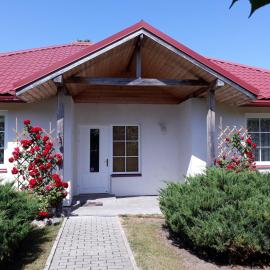 Brālēni, hotel u gradu 'Tūja'