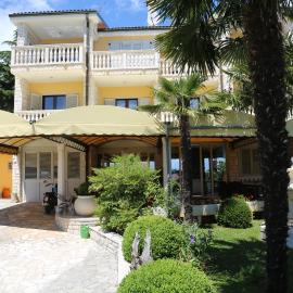 VILLA ANA LOVRAN apartments & rooms, hotel in Lovran