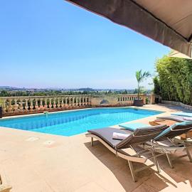 3 Bedrooms Villa near Cannes - Pool & Jacuzzi - Sea View, hotel in Mandelieu-La Napoule