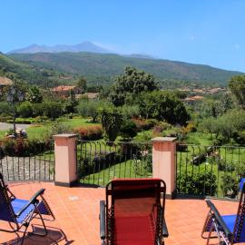 Villa Vulcano, tra l'Etna e il mare, hotel sa Zafferana Etnea