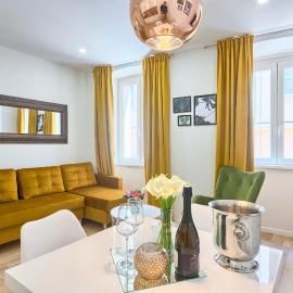 Hedone Luxury 3 Apartments with FREE PARKING, hotel u Puli