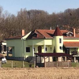Holiday Home Rodjak sa sela, hotel a Mionica
