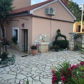 Teta Jana, Hotel in Smoljanci