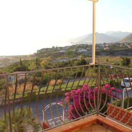 Elegante Casa Vistamare Villaggio del Bridge, hotel in San Nicola Arcella