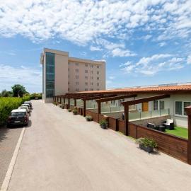 Simon Hotel, hotel din Pomezia