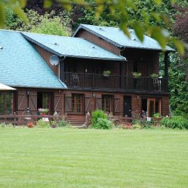 Sauviat-sur-Vige में, होटल Spruce Lake