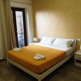 Giò Rooms – hotel w mieście Scalea