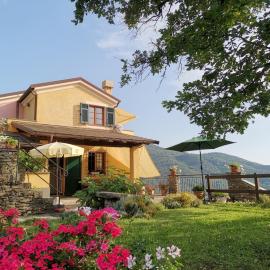Elsa House, hotel u gradu 'Mezzanego'