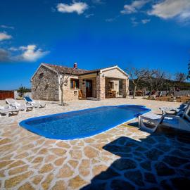 Holiday home Anita 2 for 8 persons with pool, hotel a Stankovci