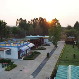 Chomduen Phu Kao Resort, hotel in Nong Bua Lamphu