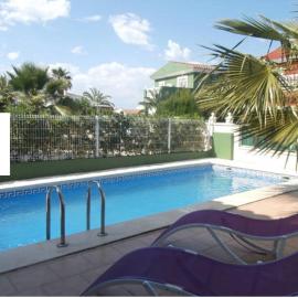 Precioso chalet con piscina privada، فندق في بينييسكولا