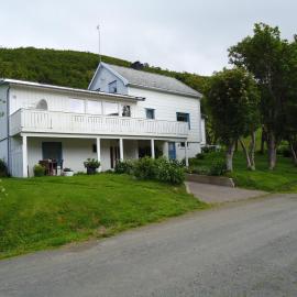 Peaceful Farm, מלון בBøstad