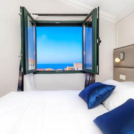 El Mar Apartments