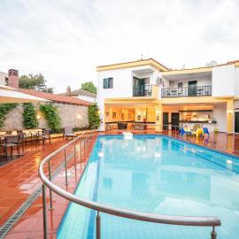 Elia Apartments