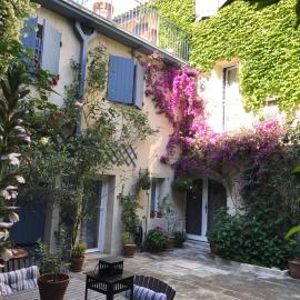 LE GRAND ROUGET, hotel v destinácii Beaucaire