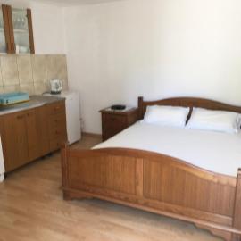 Apartman Nadia, khách sạn ở Karlobag