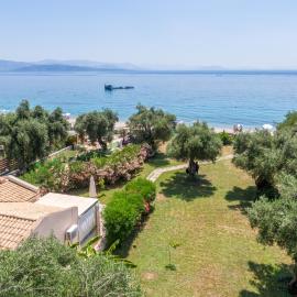 Barbati Beach Holiday Apartment, Corfu,Greece, hôtel à Barbati
