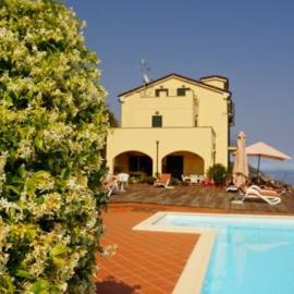 CASA VACANZE SANTI, hotel in Pietra Ligure