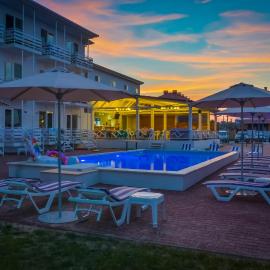 Family Hotel Happy INN, hotel a Zatoka
