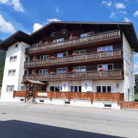 Fischer im Dorf - Ferienwohnungen in Heiterwang, hotel en Heiterwang