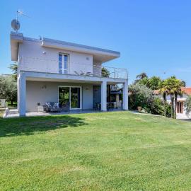 Casa Linda โรงแรมในRonchi