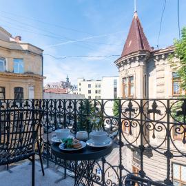 LVIV -APART центр 2 кім ізольовані і кухня студія