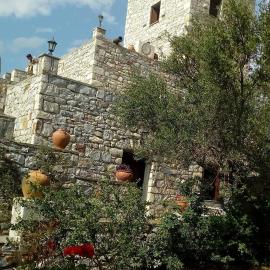 Charouda Stone Tower, hotel in Pyrgos Dirou