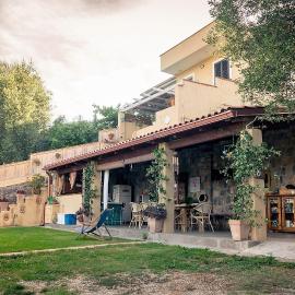 B&B Casa dei Nonni، فندق في سكاريو